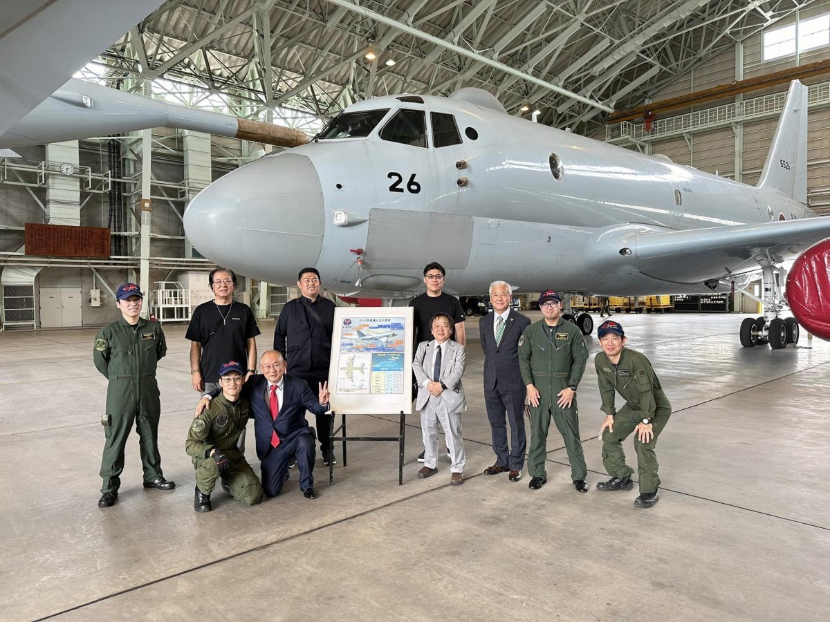 最新鋭P-1哨戒機視察