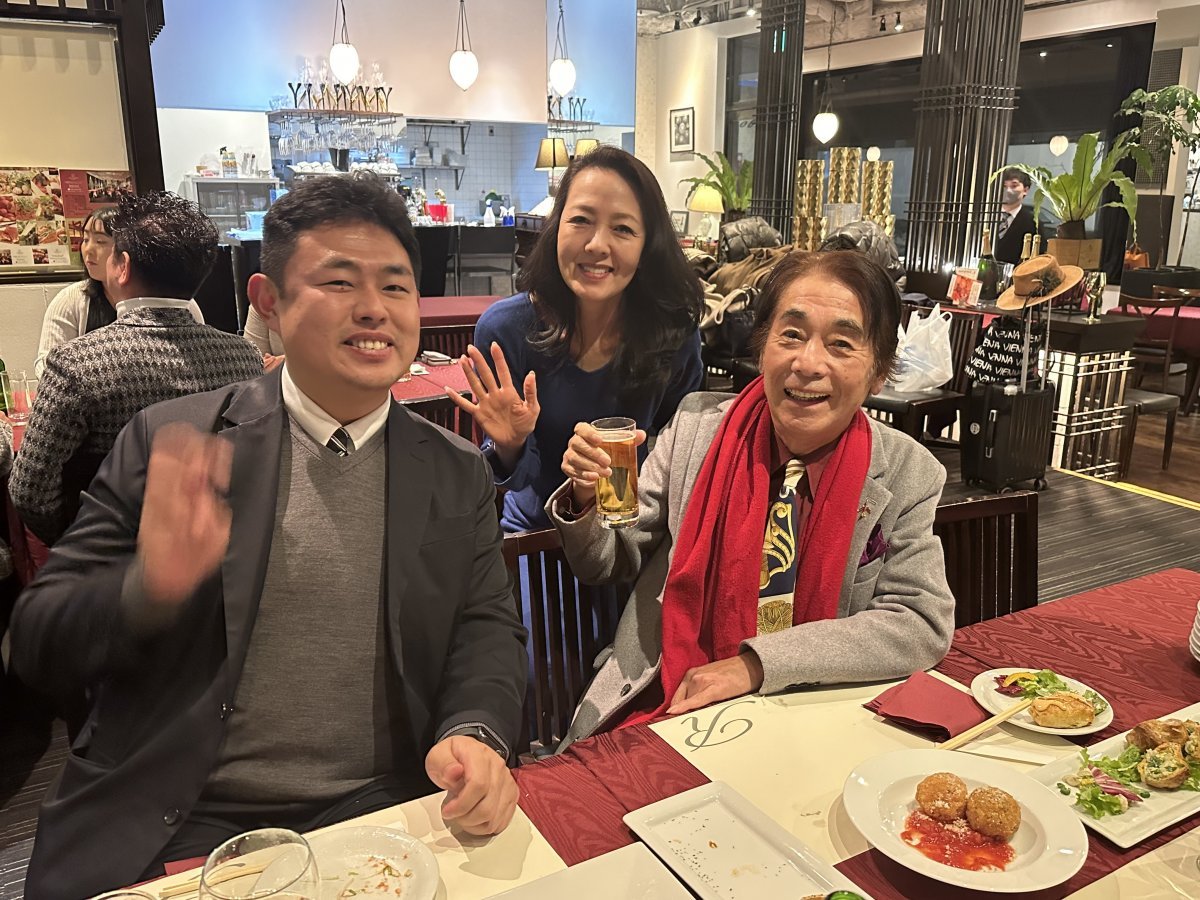 二次会で、和気あいあいとご機嫌！