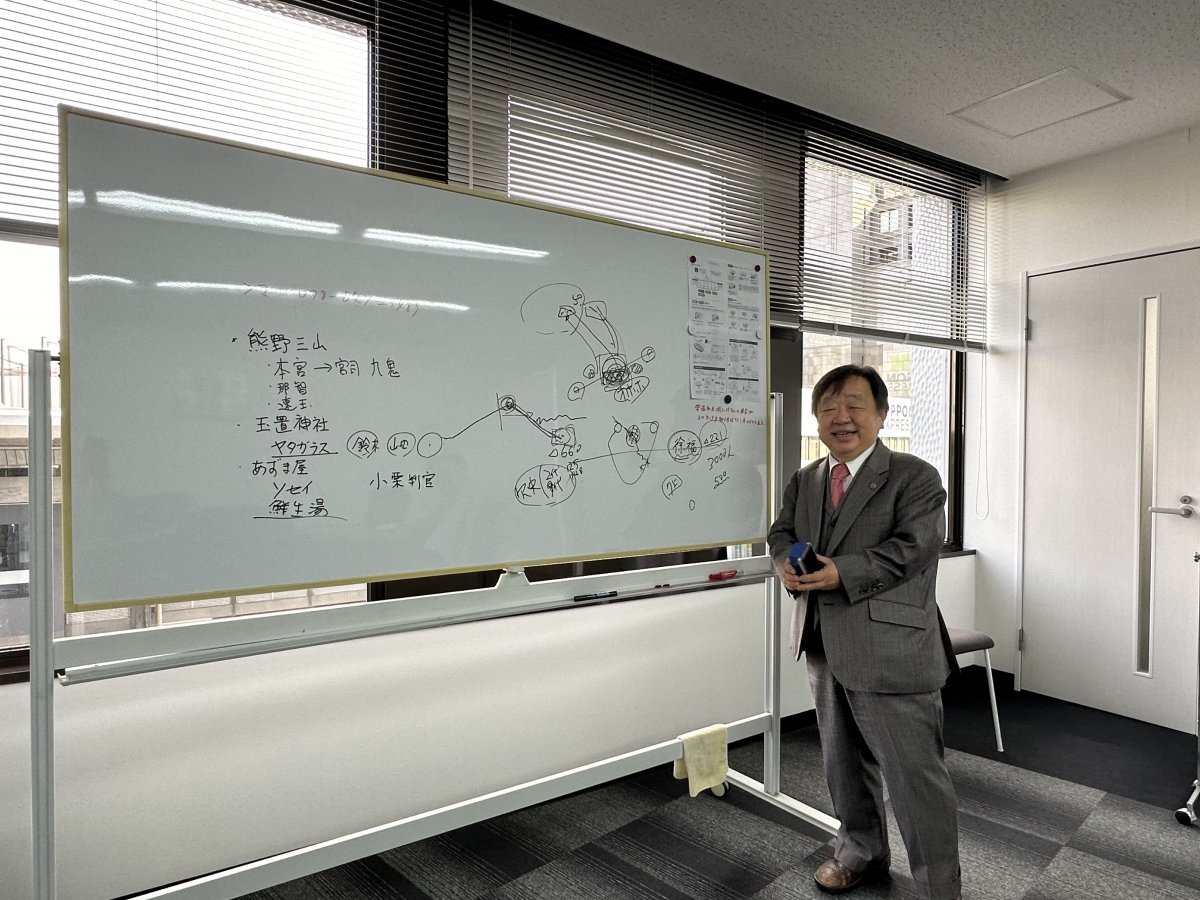 翌日、理事会開催。スペシャルアドバイザーの柴崎照久会計士の事務所にて！